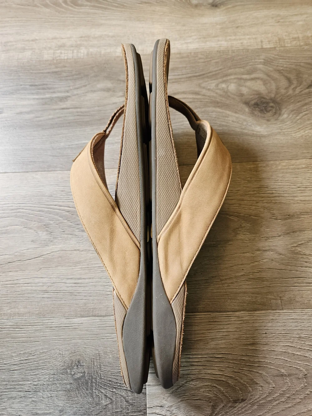 OluKai Tuahine Men's Waterproof Leather Sandals Flip Flops Tan Size 15